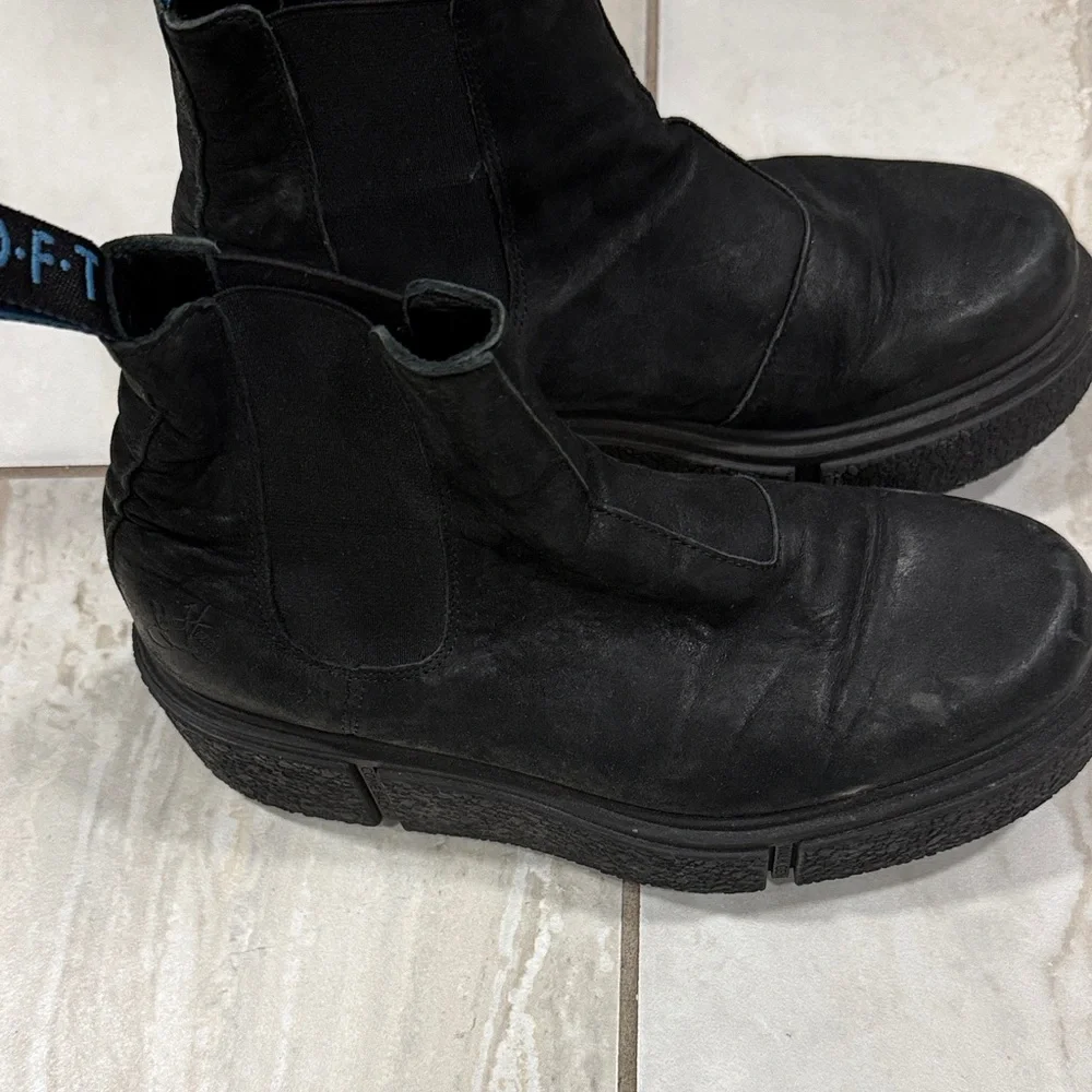 John Fluevog Platform Booties- black leather Size 8 - Picture 3 of 10